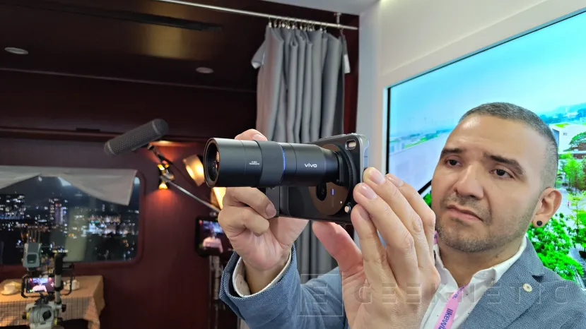 Geeknetic Vivo trae a Europa su X300 Pro con teleobjetivo acoplable 2