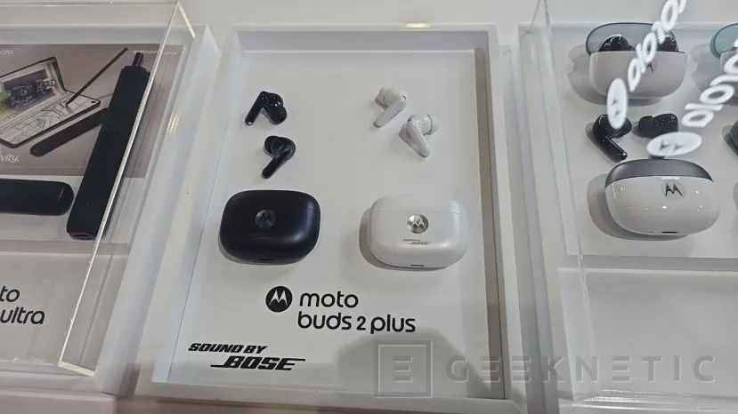 Geeknetic Motorola presenta el razr fold en el MWC 2026, un plegable de 2000 euros con el mejor sistema de cámara del segmento según DXOMARK 5