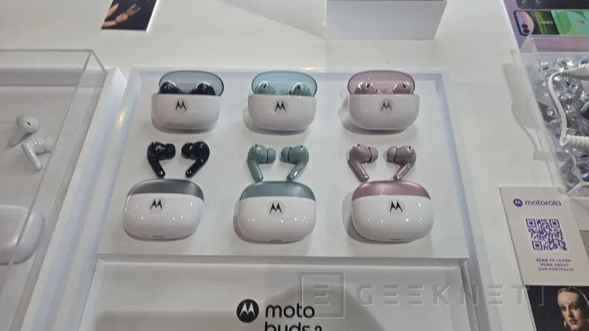 Geeknetic Motorola presenta el razr fold en el MWC 2026, un plegable de 2000 euros con el mejor sistema de cámara del segmento según DXOMARK 6