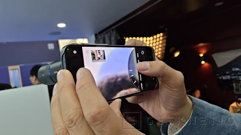 Geeknetic Vivo trae a Europa su X300 Pro con teleobjetivo acoplable 3