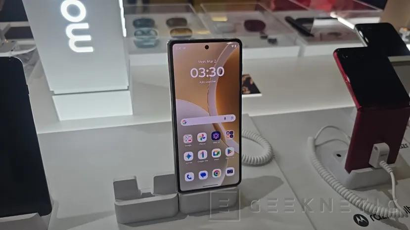 Geeknetic Motorola presenta el razr fold en el MWC 2026, un plegable de 2000 euros con el mejor sistema de cámara del segmento según DXOMARK 4