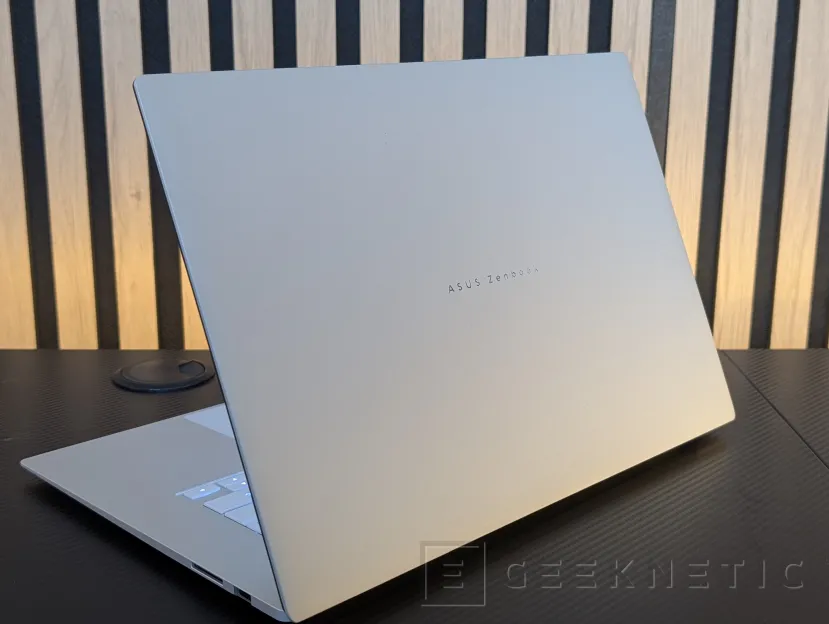 Geeknetic ASUS Zenbook S16 UM5606 Review Con AMD Ryzen AI 9 465 1