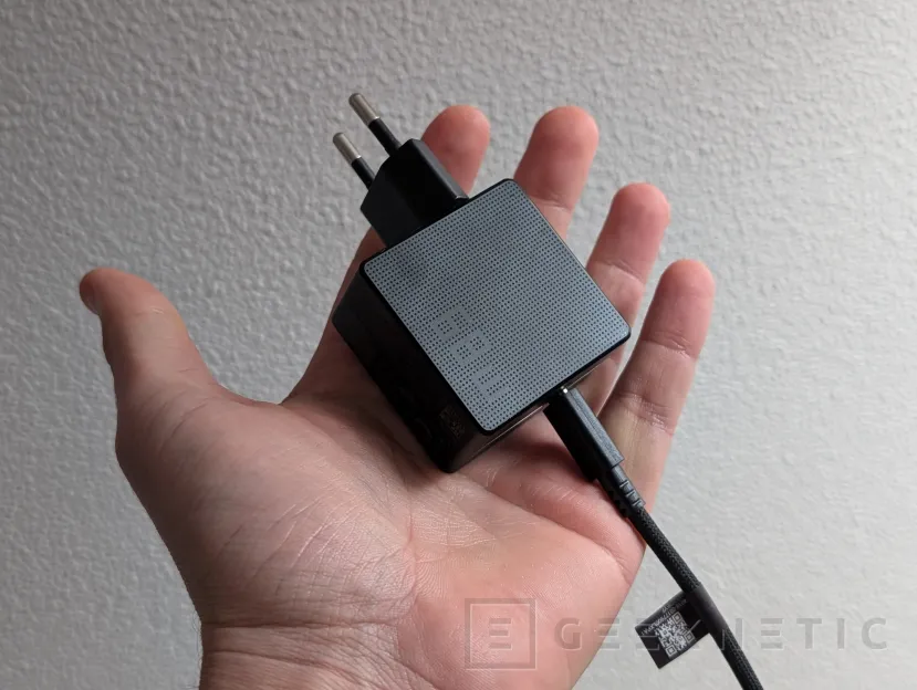 Geeknetic ASUS Zenbook S16 UM5606 Review Con AMD Ryzen AI 9 465 17