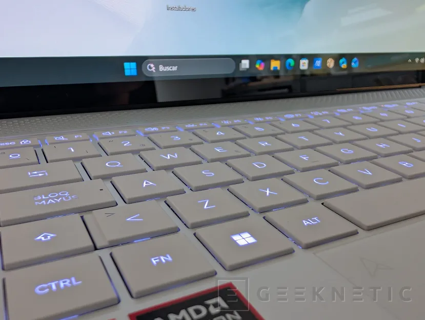 Geeknetic ASUS Zenbook S16 UM5606 Review Con AMD Ryzen AI 9 465 8