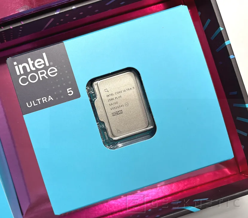 Geeknetic Intel Core Ultra 5 250K Plus Review 1
