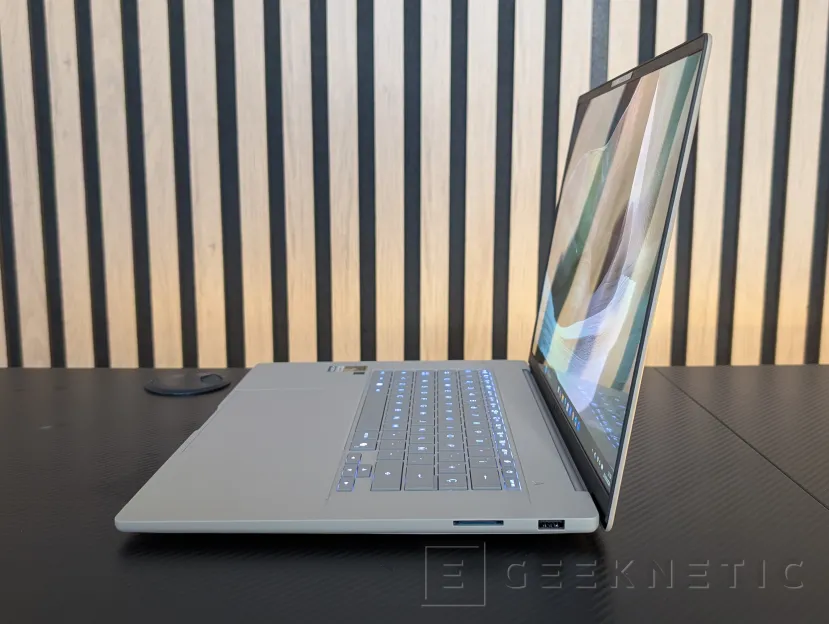 Geeknetic ASUS Zenbook A16 UX3607 Review con Snapdragon X2 Elite Extreme (X2E-94-100) 4