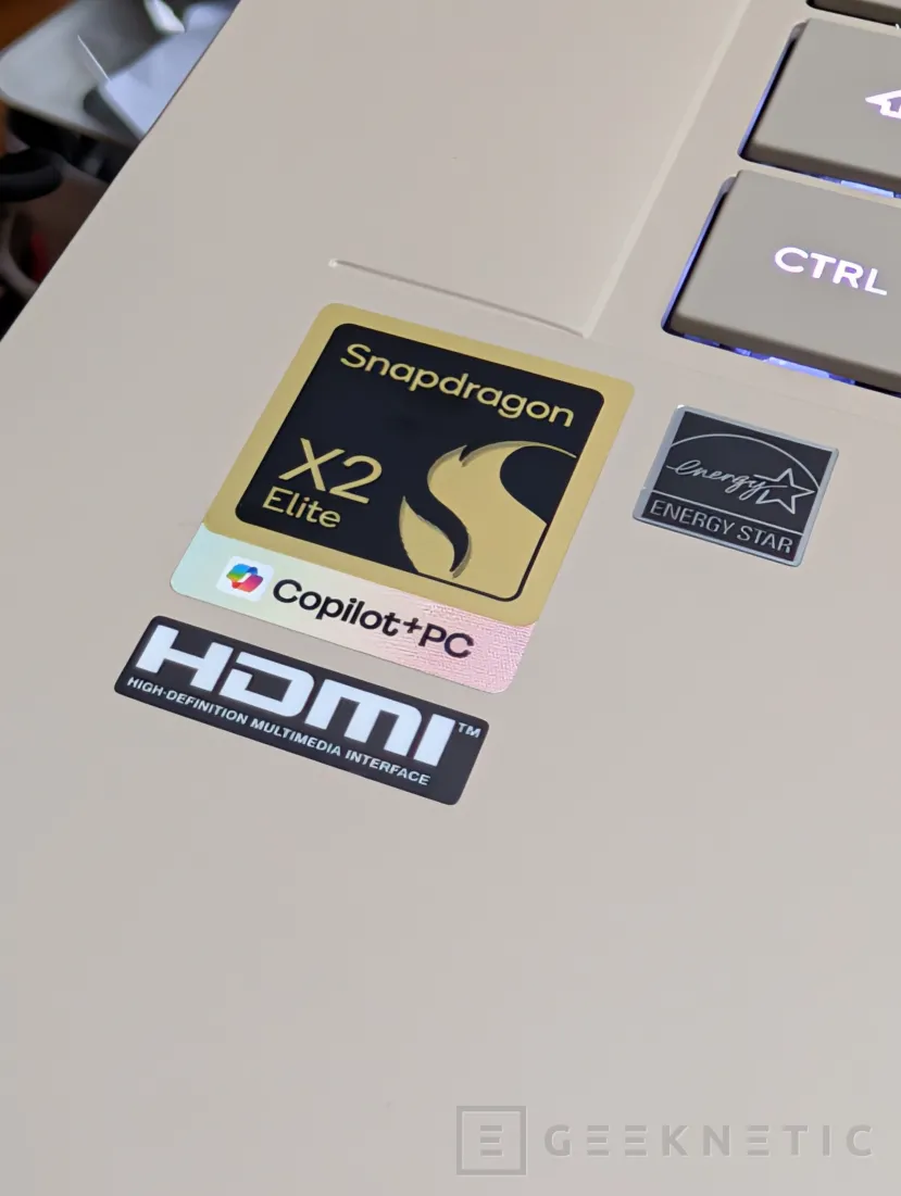 Geeknetic ASUS Zenbook A16 UX3607 Review con Snapdragon X2 Elite Extreme (X2E-94-100) 42