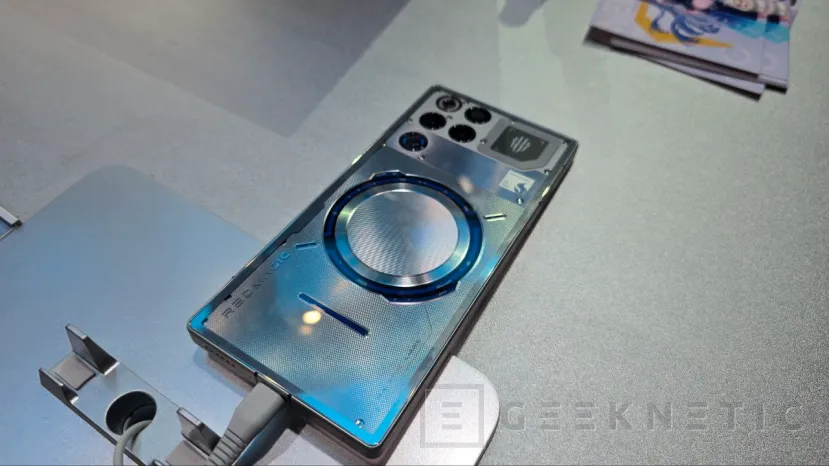 Geeknetic El Redmagic 11 Pro ofrece un diseño trasero plano y características premium para gaming 1