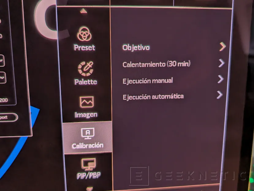 Geeknetic ASUS ProArt Display OLED PA27USD Review: Monitor profesional con panel QD-OLED 4K de 240 Hz y soporte avanzado HDR 18