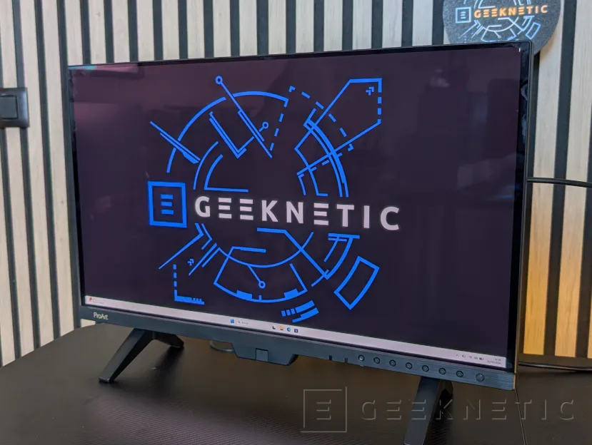 Geeknetic ASUS ProArt Display OLED PA27USD Review: Monitor profesional con panel QD-OLED 4K de 240 Hz y soporte avanzado HDR 2