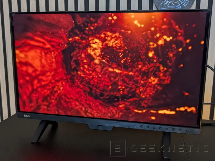 Geeknetic ASUS ProArt Display OLED PA27USD Review: Monitor profesional con panel QD-OLED 4K de 240 Hz y soporte avanzado HDR 21