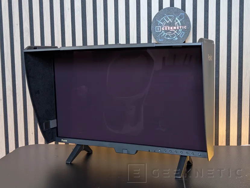 Geeknetic ASUS ProArt Display OLED PA27USD Review: Monitor profesional con panel QD-OLED 4K de 240 Hz y soporte avanzado HDR 8