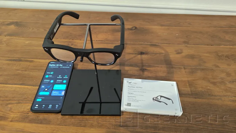 Geeknetic TCL CSOT presenta en el MWC 2026 pantallas con un 45% menos de consumo y un monitor plegable que pasa de 16 a 28 pulgadas 4