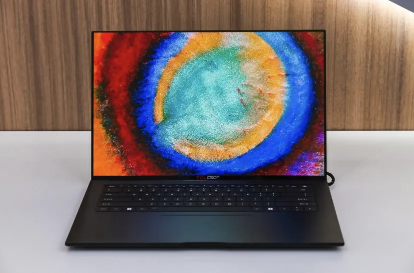 Geeknetic TCL CSOT presenta en el MWC 2026 pantallas con un 45% menos de consumo y un monitor plegable que pasa de 16 a 28 pulgadas 3