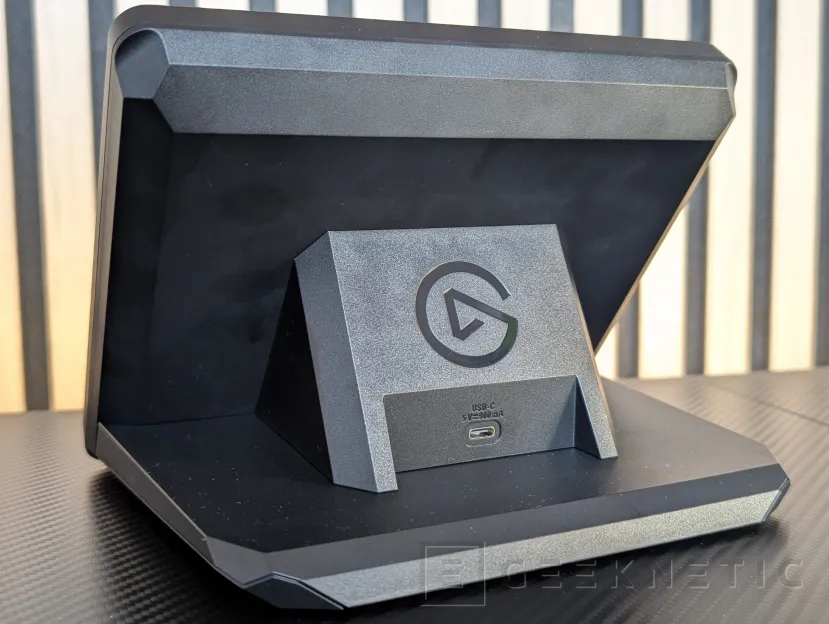 Geeknetic Elgato Stream Deck + XL Review 5