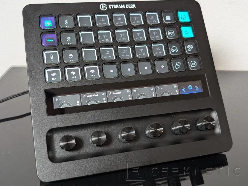 Geeknetic Elgato Stream Deck + XL Review 15