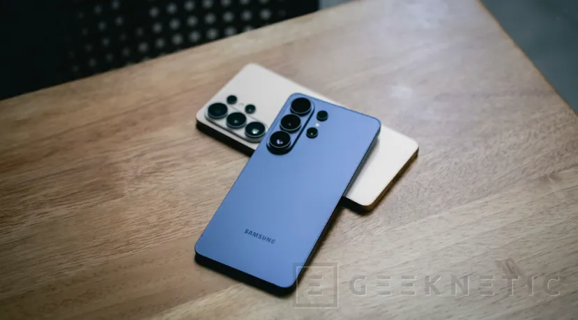 Geeknetic Samsung dispara la producción de los Galaxy S26 y S26 Ultra ante un éxito de ventas inesperado 1