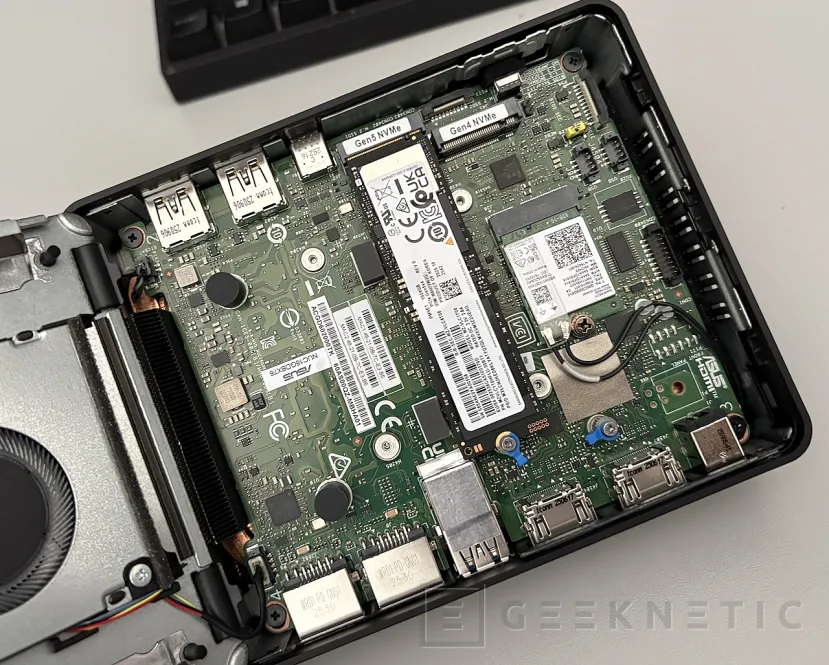 Geeknetic ASUS NUC 16 Pro acerca el edge computing y la IA a entornos profesionales gracias al Intel Core Ultra X7 358H con GPU Intel B390 9