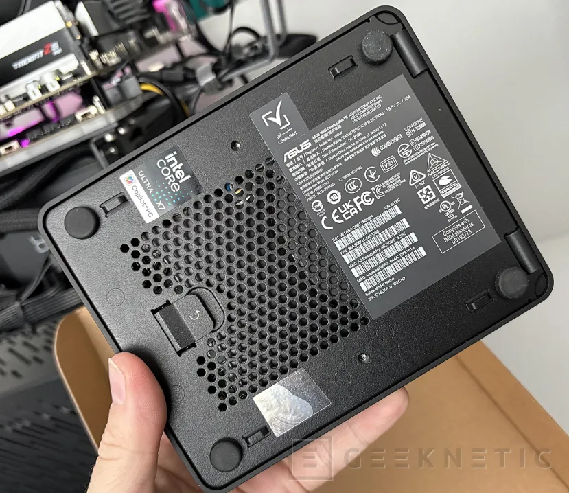 Geeknetic ASUS NUC 16 Pro acerca el edge computing y la IA a entornos profesionales gracias al Intel Core Ultra X7 358H con GPU Intel B390 11