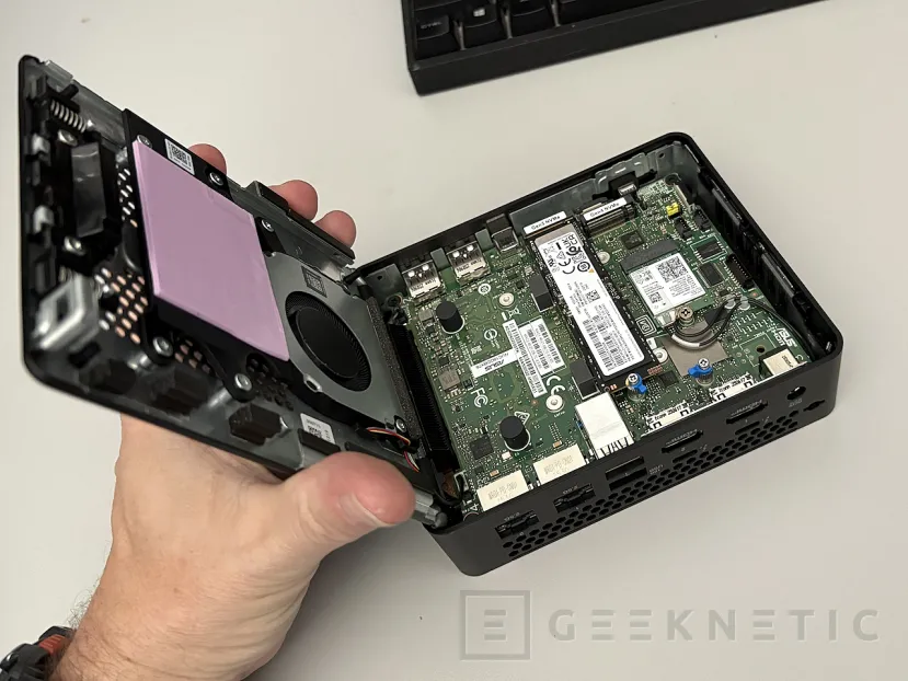 Geeknetic ASUS NUC 16 Pro acerca el edge computing y la IA a entornos profesionales gracias al Intel Core Ultra X7 358H con GPU Intel B390 8