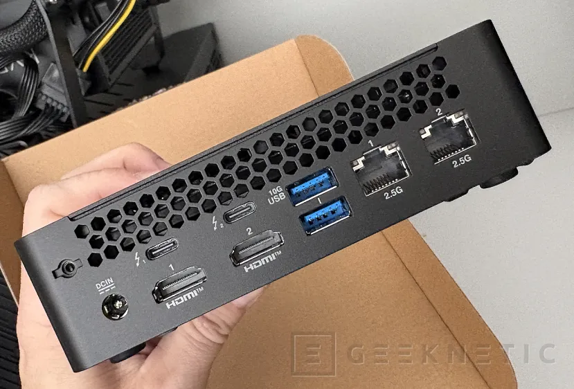Geeknetic ASUS NUC 16 Pro acerca el edge computing y la IA a entornos profesionales gracias al Intel Core Ultra X7 358H con GPU Intel B390 14
