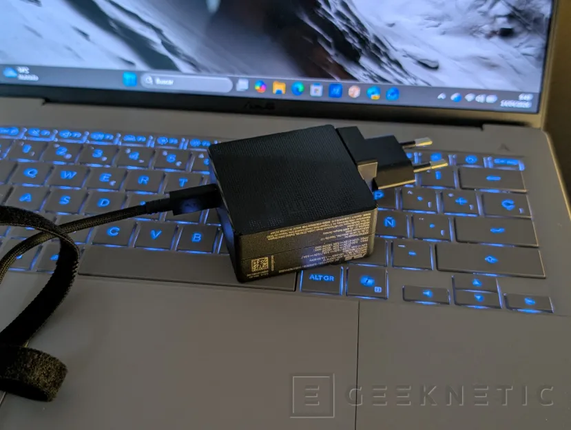 Geeknetic ASUS Zenbook A14 UX3407 Review con Snapdragon X2 Elite (X2E-88-100): potencia y autonomía para dos jornadas en menos de un kilo 8