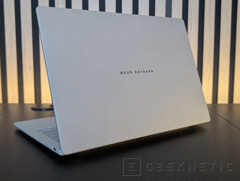 Geeknetic ASUS Zenbook A14 UX3407 Review con Snapdragon X2 Elite (X2E-88-100): potencia y autonomía para dos jornadas en menos de un kilo 2