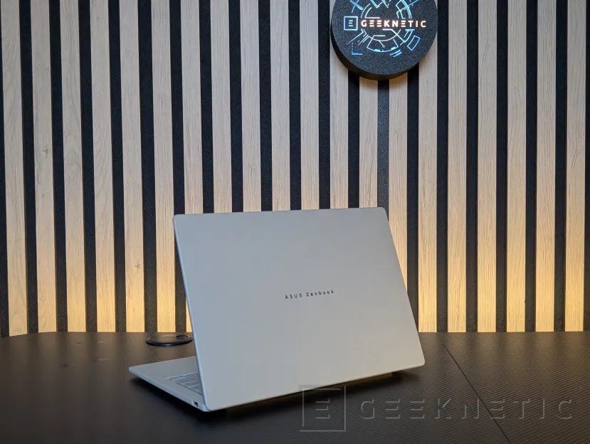 Geeknetic ASUS Zenbook A14 UX3407 Review con Snapdragon X2 Elite (X2E-88-100): potencia y autonomía para dos jornadas en menos de un kilo 35