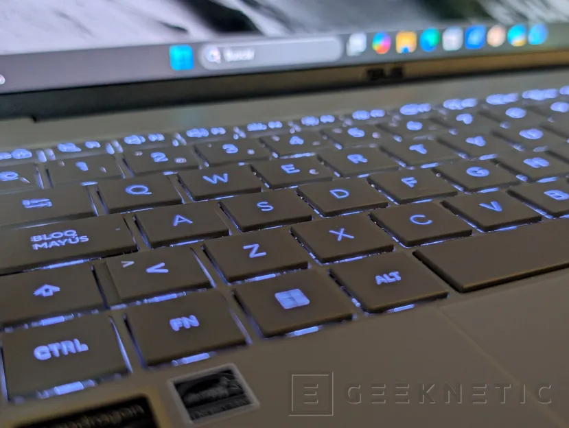 Geeknetic ASUS Zenbook A14 UX3407 Review con Snapdragon X2 Elite (X2E-88-100): potencia y autonomía para dos jornadas en menos de un kilo 7