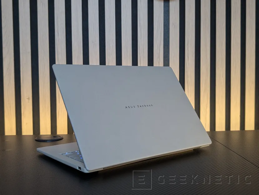 Geeknetic ASUS Zenbook A14 UX3407 Review con Snapdragon X2 Elite (X2E-88-100): potencia y autonomía para dos jornadas en menos de un kilo 1