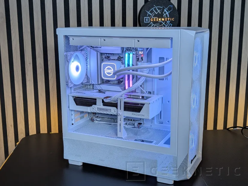 Geeknetic PCSpecialist Topaz Ultra R Review: el PC con el mejor procesador gaming y un SSD que vuela a 14,7 GB/s 1