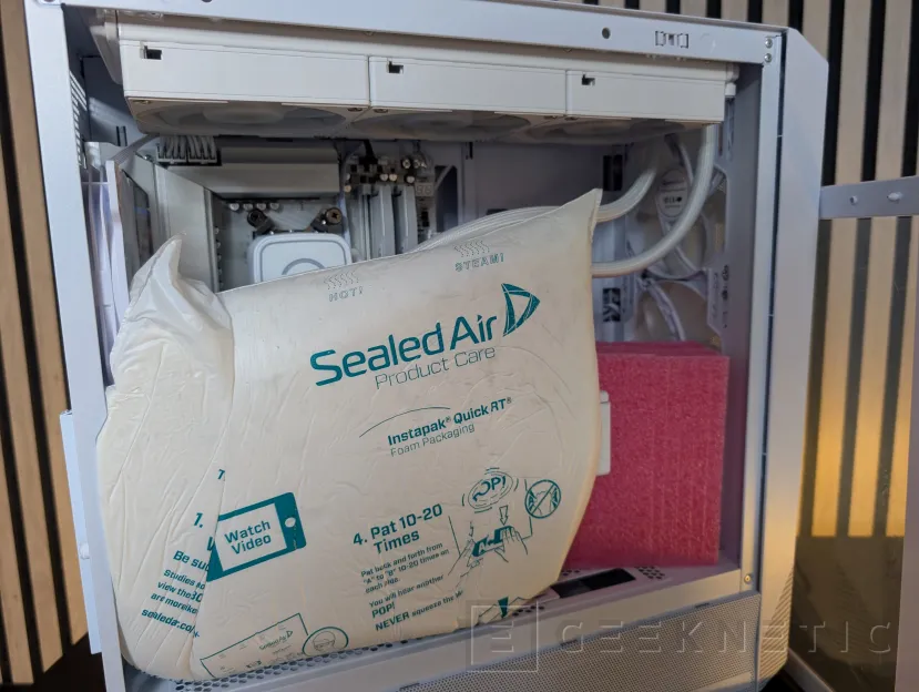 Geeknetic PCSpecialist Topaz Ultra R Review: el PC con el mejor procesador gaming y un SSD que vuela a 14,7 GB/s 2