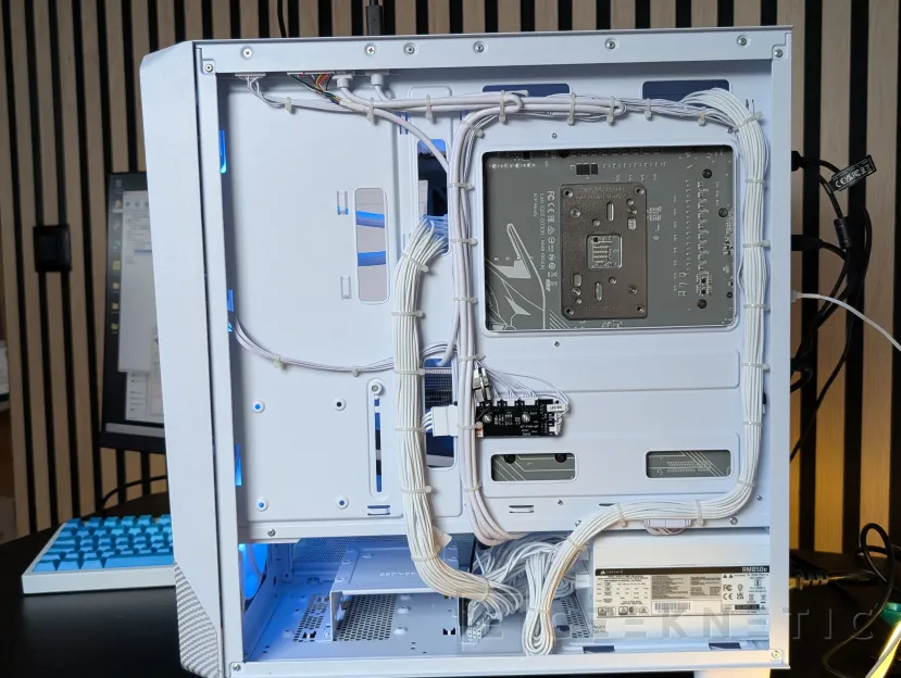 Geeknetic PCSpecialist Topaz Ultra R Review: el PC con el mejor procesador gaming y un SSD que vuela a 14,7 GB/s 7