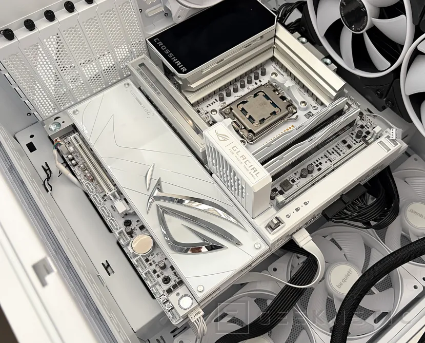 Geeknetic ASUS ROG CROSSHAIR X870E GLACIAL Review 22