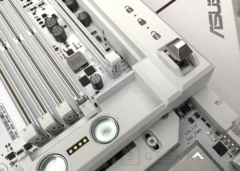 Geeknetic ASUS ROG CROSSHAIR X870E GLACIAL Review 15