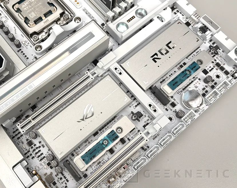 Geeknetic ASUS ROG CROSSHAIR X870E GLACIAL Review 8