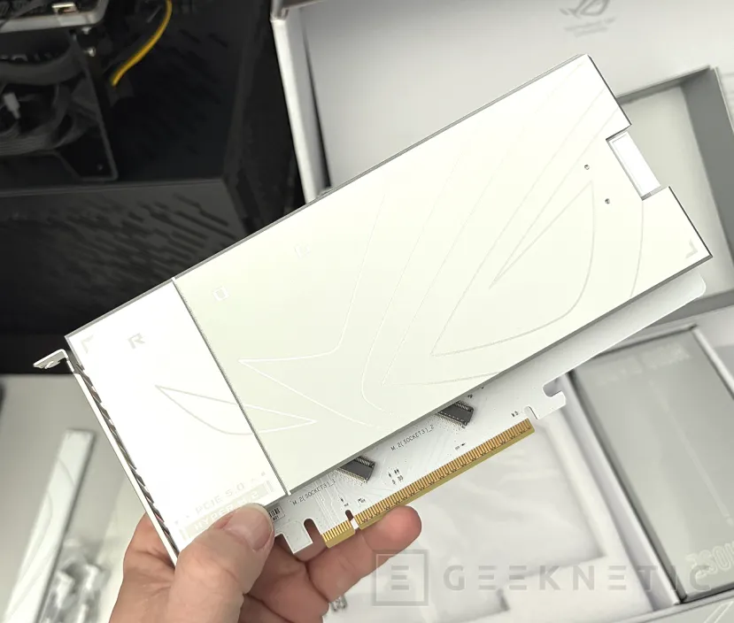 Geeknetic ASUS ROG CROSSHAIR X870E GLACIAL Review 12