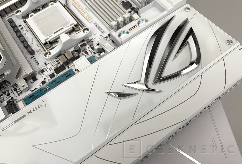 Geeknetic ASUS ROG CROSSHAIR X870E GLACIAL Review 37