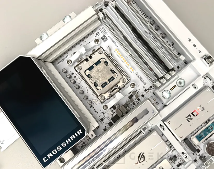 Geeknetic ASUS ROG CROSSHAIR X870E GLACIAL Review 7