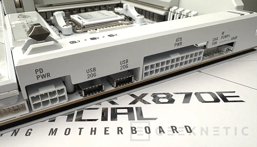 Geeknetic ASUS ROG CROSSHAIR X870E GLACIAL Review 17