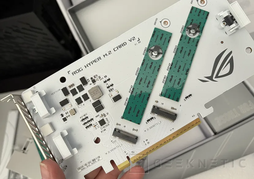 Geeknetic ASUS ROG CROSSHAIR X870E GLACIAL Review 13