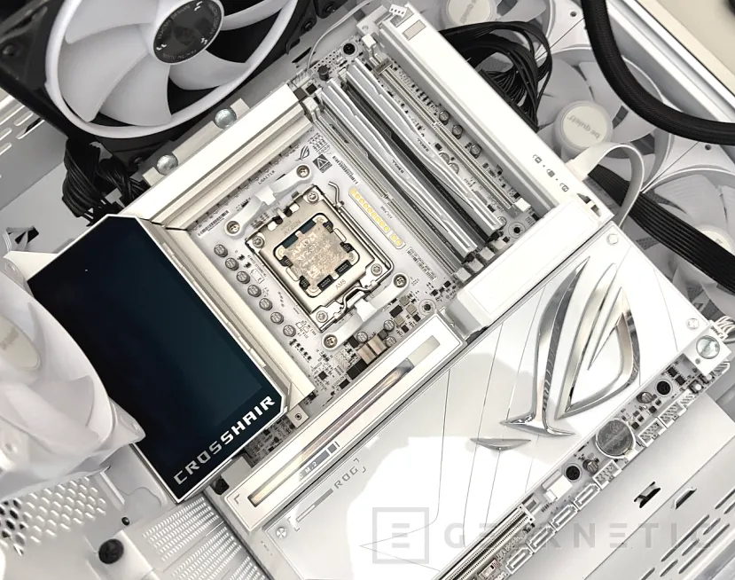 Geeknetic ASUS ROG CROSSHAIR X870E GLACIAL Review 35