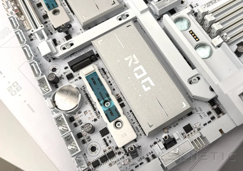 Geeknetic ASUS ROG CROSSHAIR X870E GLACIAL Review 6