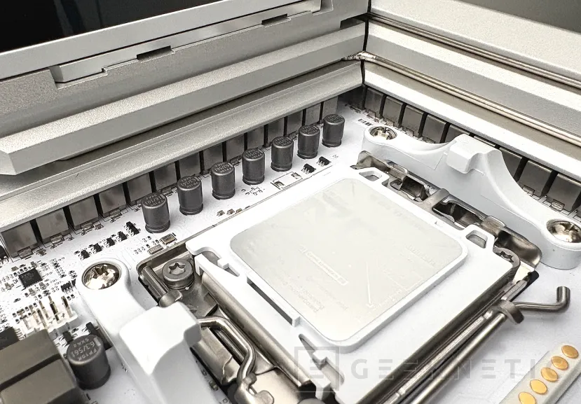 Geeknetic ASUS ROG CROSSHAIR X870E GLACIAL Review 29