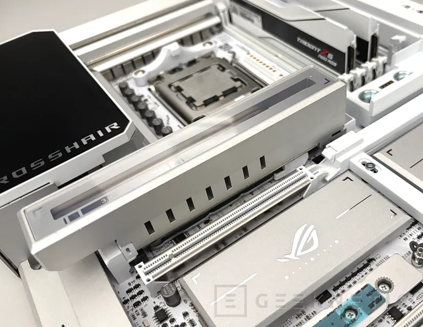 Geeknetic ASUS ROG CROSSHAIR X870E GLACIAL Review 9