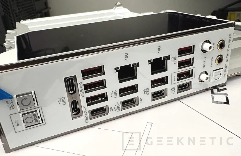 Geeknetic ASUS ROG CROSSHAIR X870E GLACIAL Review 19