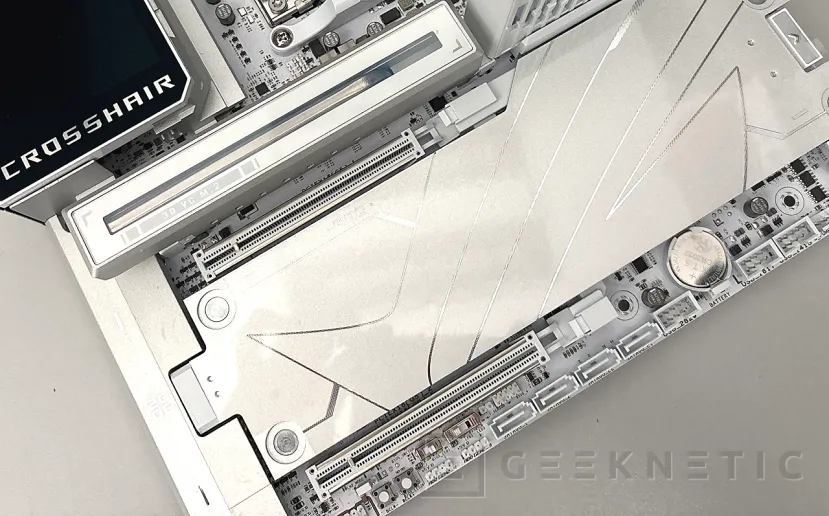 Geeknetic ASUS ROG CROSSHAIR X870E GLACIAL Review 14