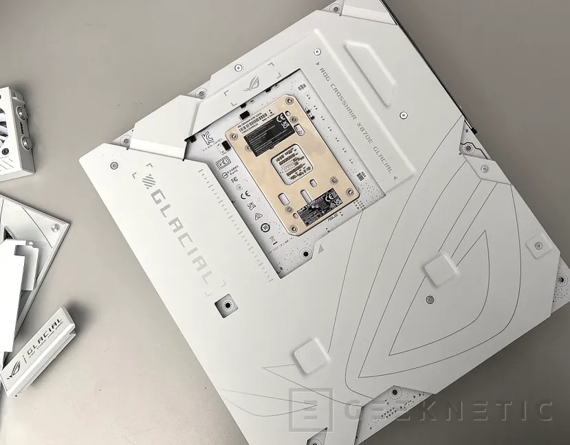 Geeknetic ASUS ROG CROSSHAIR X870E GLACIAL Review 23