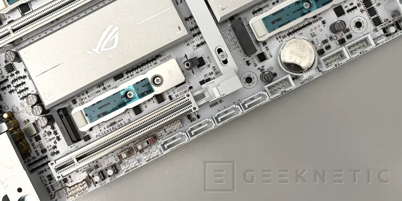 Geeknetic ASUS ROG CROSSHAIR X870E GLACIAL Review 21