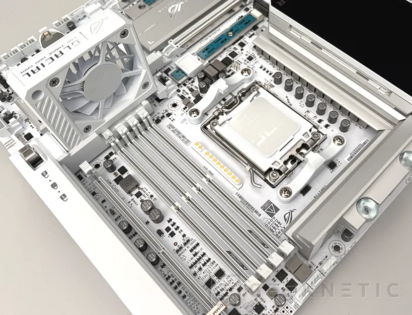 Geeknetic ASUS ROG CROSSHAIR X870E GLACIAL Review 16